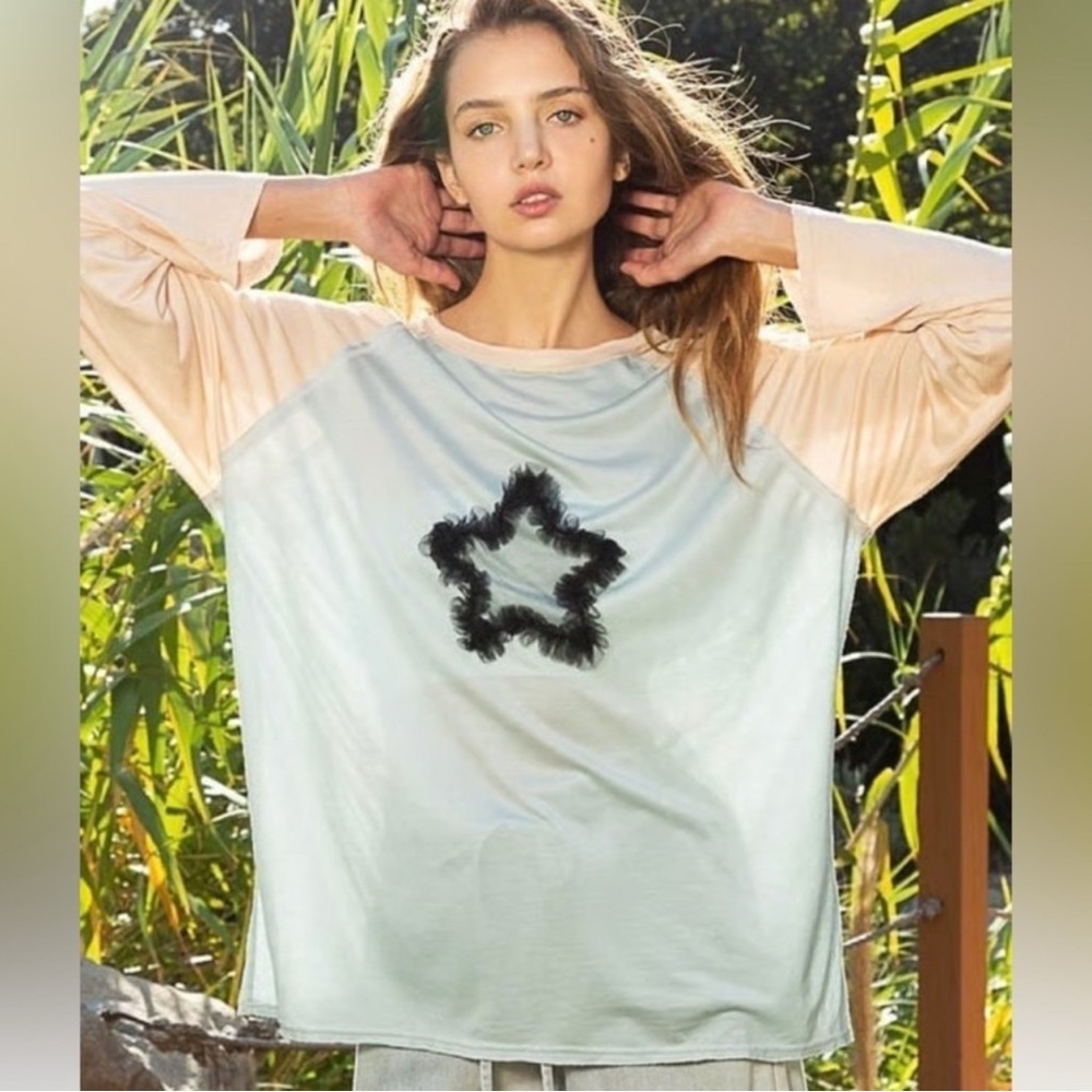 POL Cream and Peach Oversized Patch Star Raglan Long Sleeve Top, Medium NWOT